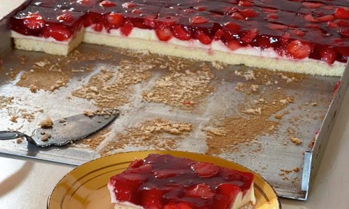 Gespendeter Erdbeerkuchen